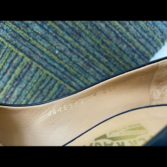 Salvatore Ferragamo Tina Pump with patent leather - Picture 7 of 8